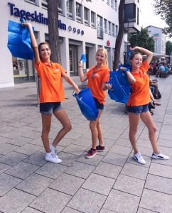 Unsere Promoterinnen verteilen für IKEA Gutscheine in der Ulmer Innenstadt