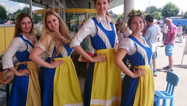 Unsere Schwedenmädels beim IKEA Midsommarfest 2016 in Ulm