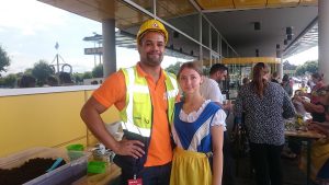 Stauengel und Schwedenmädel beim IKEA Midsommar-Fest 2016