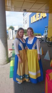 Unsere Schwedenmädels beim IKEA Midsommarfest 2016 in Ulm